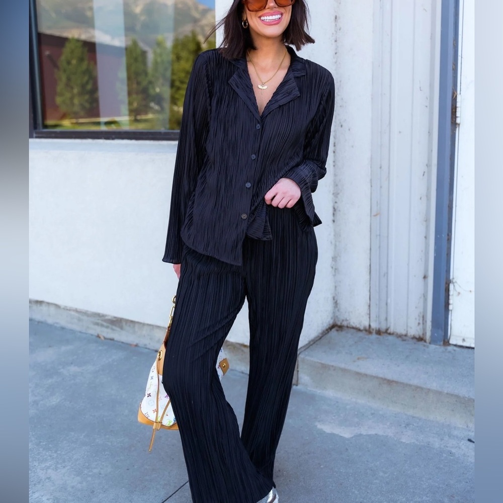 Dressed in Lala Long Sleeve Plissé Set in Black